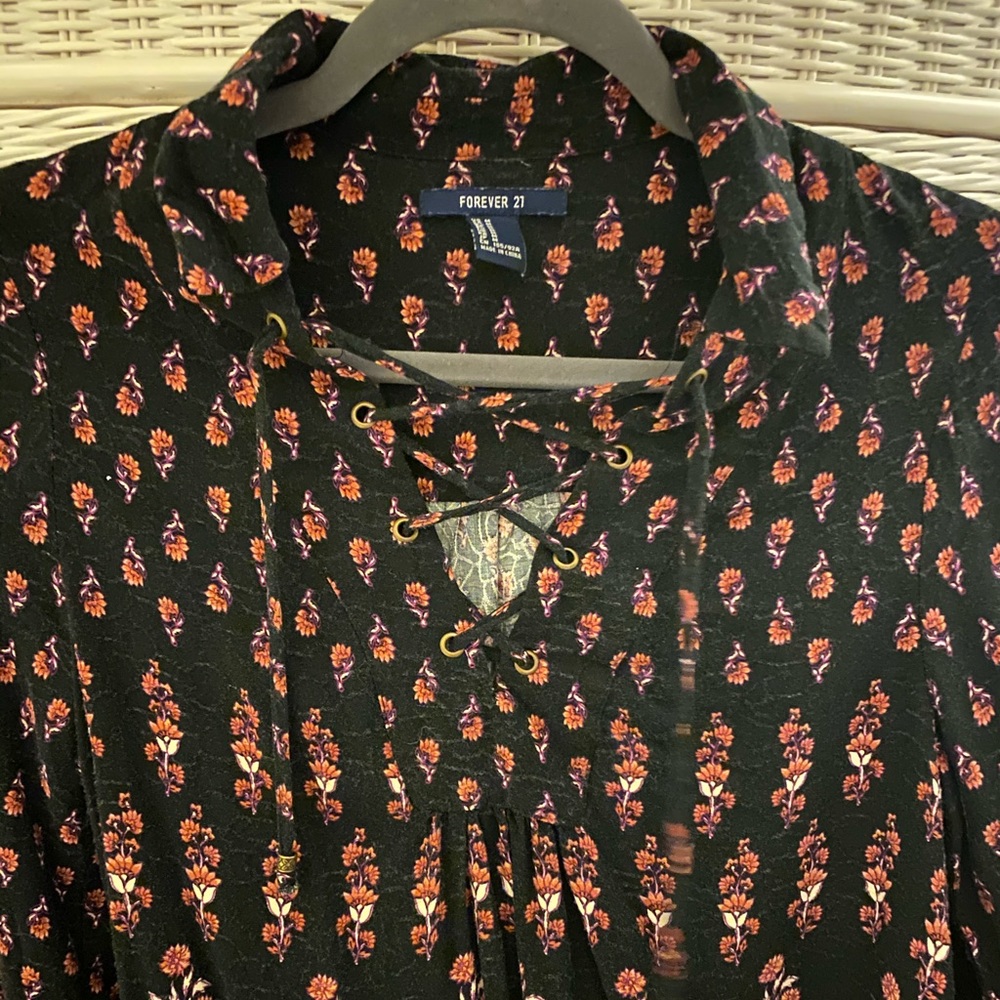 Lace up patterned blouse - Picture 2 of 3